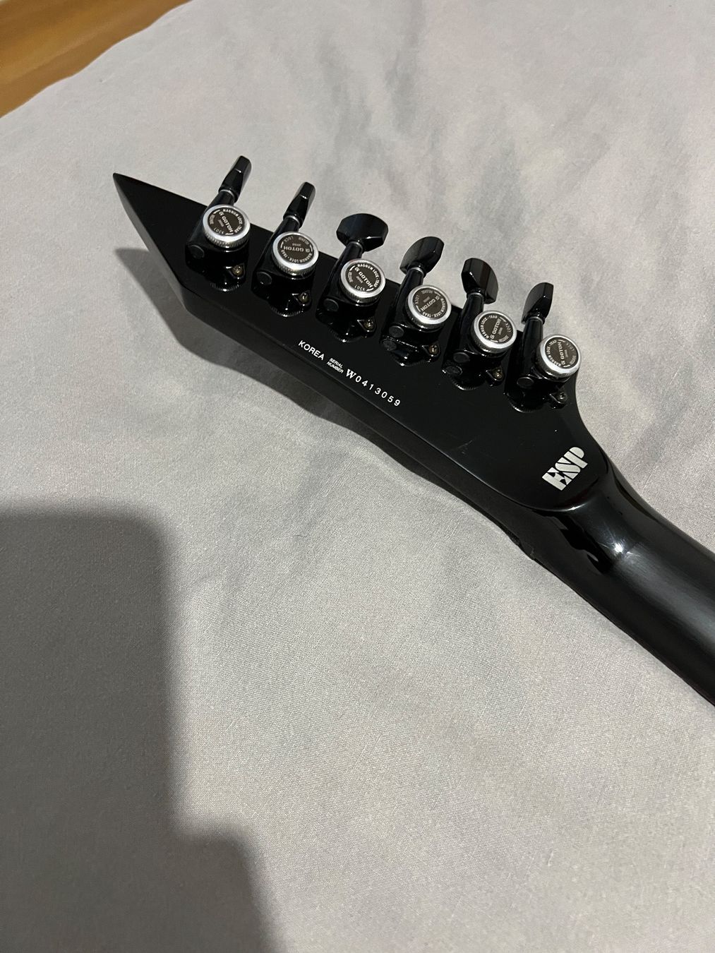 Esp Strumenti musicali: ESP LTD EX-400BD Explorer James Hetfield Diamond Plate – Usato da Mägenwil venduto da lighting_technician 3