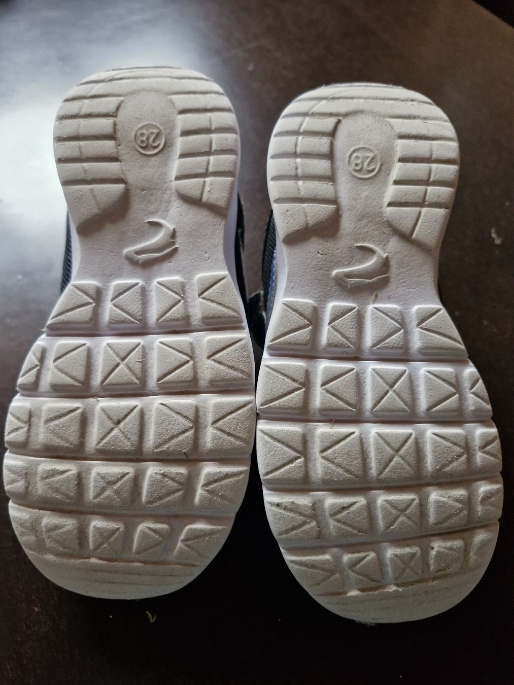 Scarpe per ragazzi: Sneaker schwarz Gr.28 – Usato da Disentis/Mustér venduto da epa_862v 3