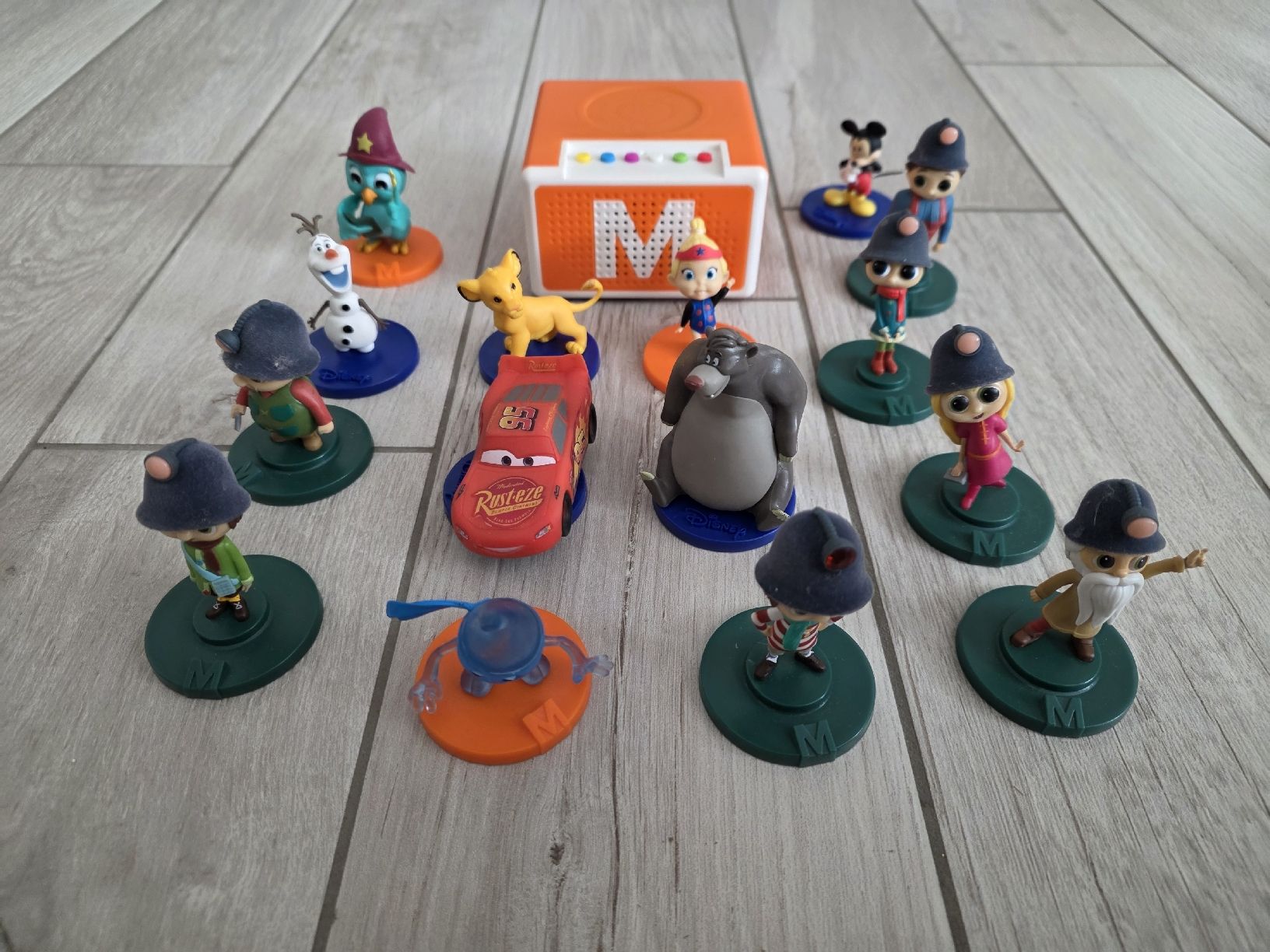 Migros Giocattoli: Migros Storybox mit Figuren  – Usato da Dorf venduto da Echo_Elements 3