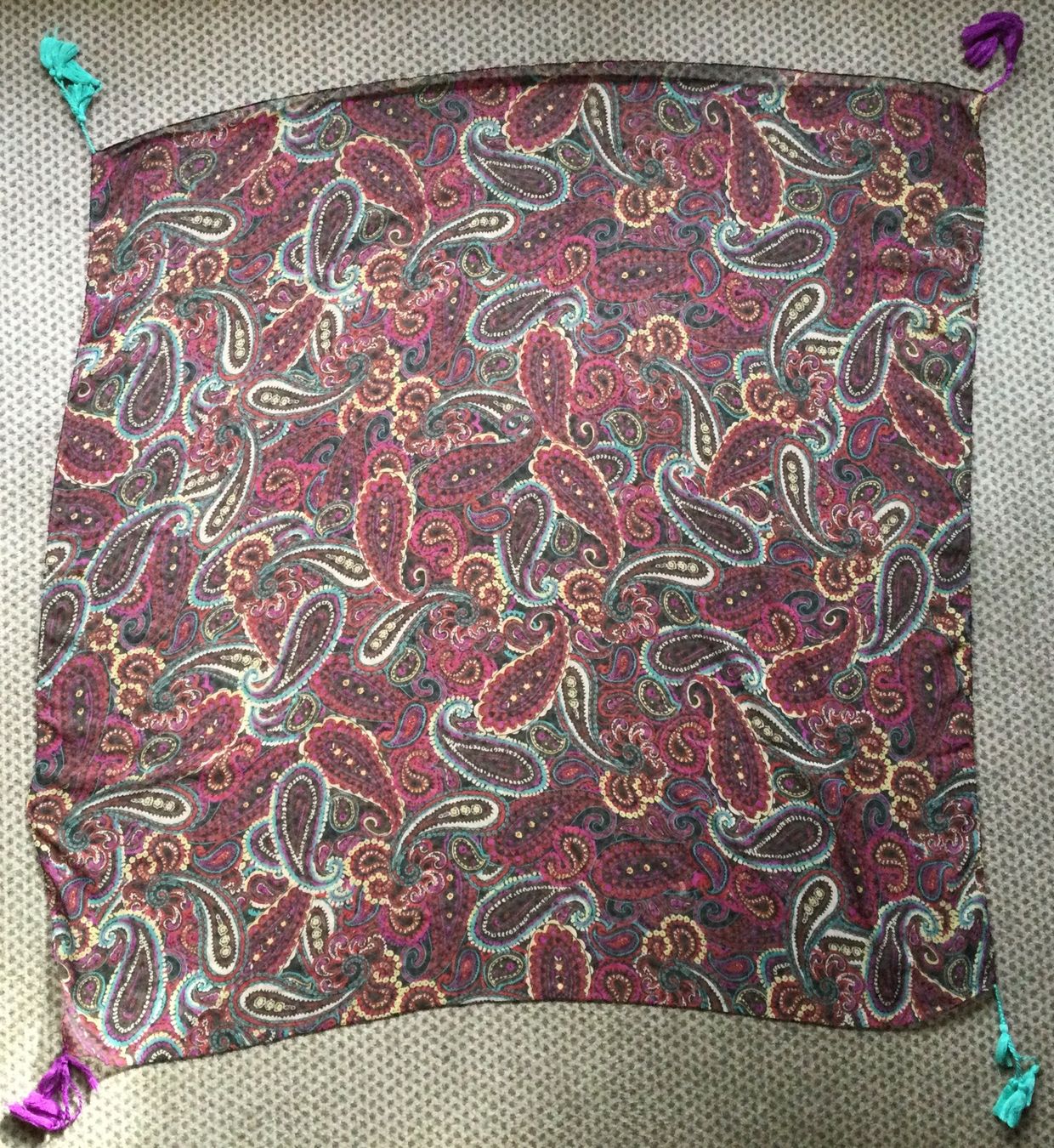Foulard & Sciarpe: 10 Foulards, Polyester und Seide Schnäppchenpreis – Usato da Ulisbach venduto da sasha6 7