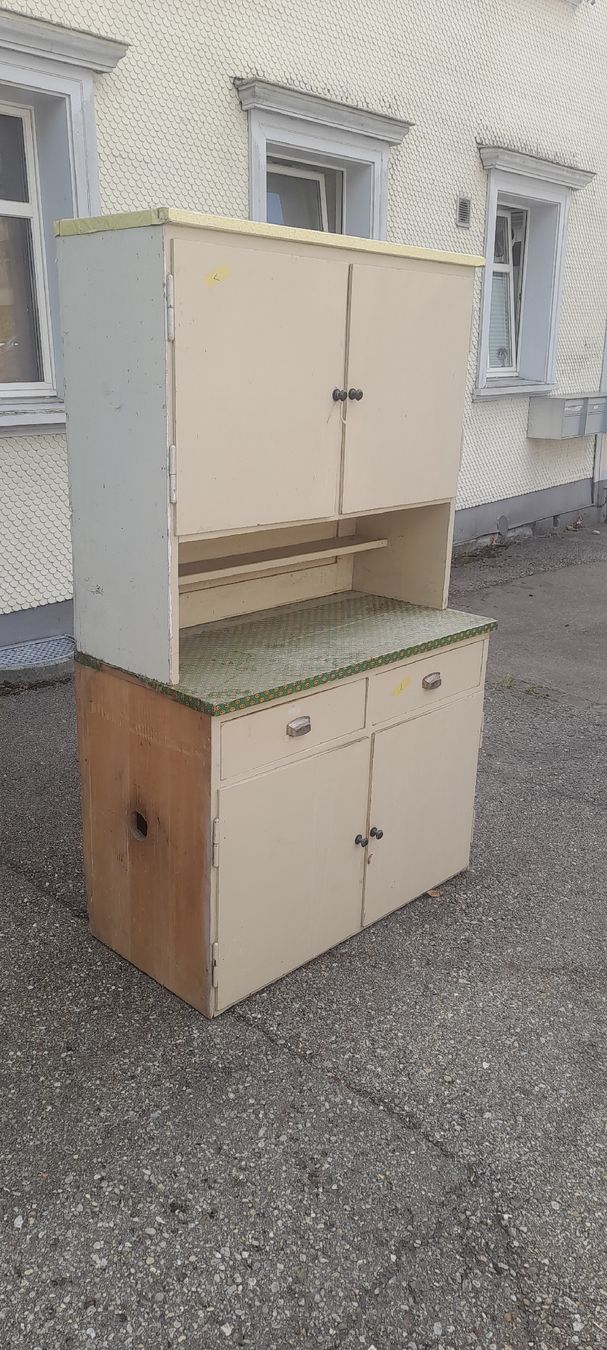 Credenze: Küchenbuffet – Difettoso da Nesslau venduto da Pina 1