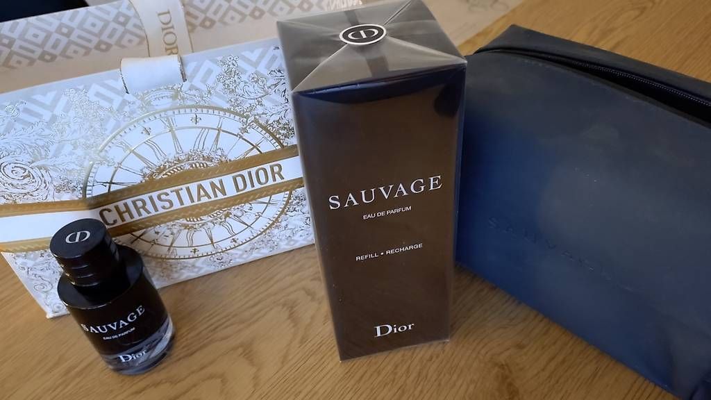 Dior Parfum & Eau de Toilette: Sauvage eau de parfum Dior avec 300ml avec flacon – Neu (gemäss Beschreibung) aus Bussigny von RicardoShop