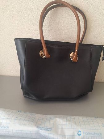 Schwarze Handtasche gebraucht