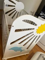 Kinderbett mit Matratze s- süsses Design mit Sonne & Delfin