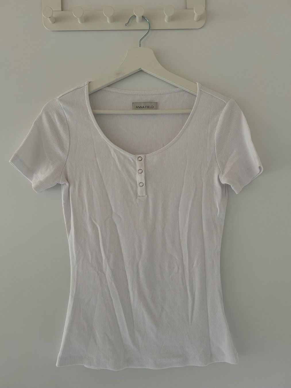 Anna Field T-shirt: T-shirt / Anna Field – Nuovo (secondo la descrizione) da Sonceboz-Sombeval venduto da Anna_Maria09 1