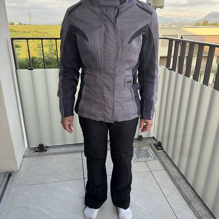 Damenmotorradjacke und Hose, Grösse S