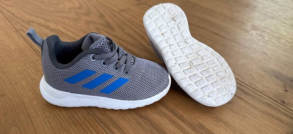 Schuhe für Jungen: Adidas Grösse 23 – Gebraucht aus Schafisheim von amey8