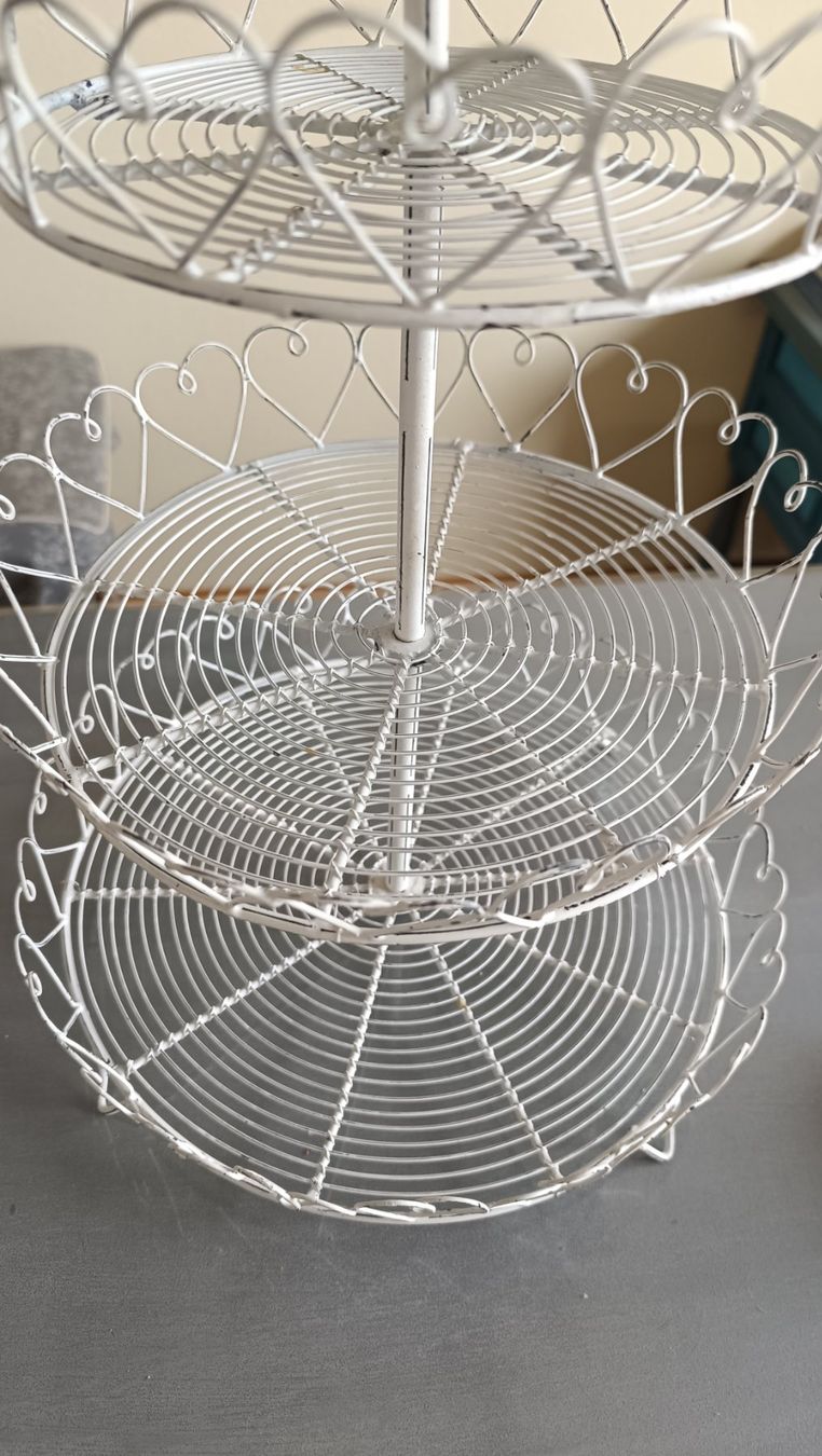 Scaffali: Shabby chic dreier etagere Draht – Usato da Zürich venduto da Jul69 2