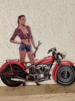 Neuware Schild Frau mit Motorrad