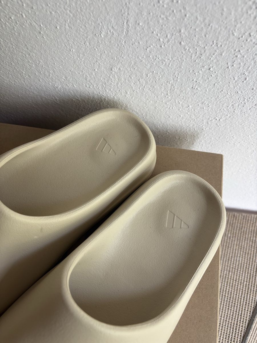 Adidas Scarpe da uomo: Yeezy Slide Bone Grösse 46 – Nuovo (secondo la descrizione) da Stetten SH venduto da mor_pr7f 1