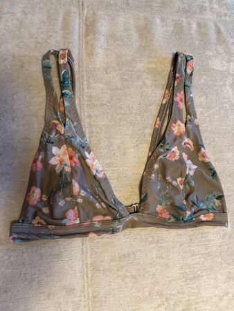 Haut de maillot H&M fleuri décolleté plongeant – L
