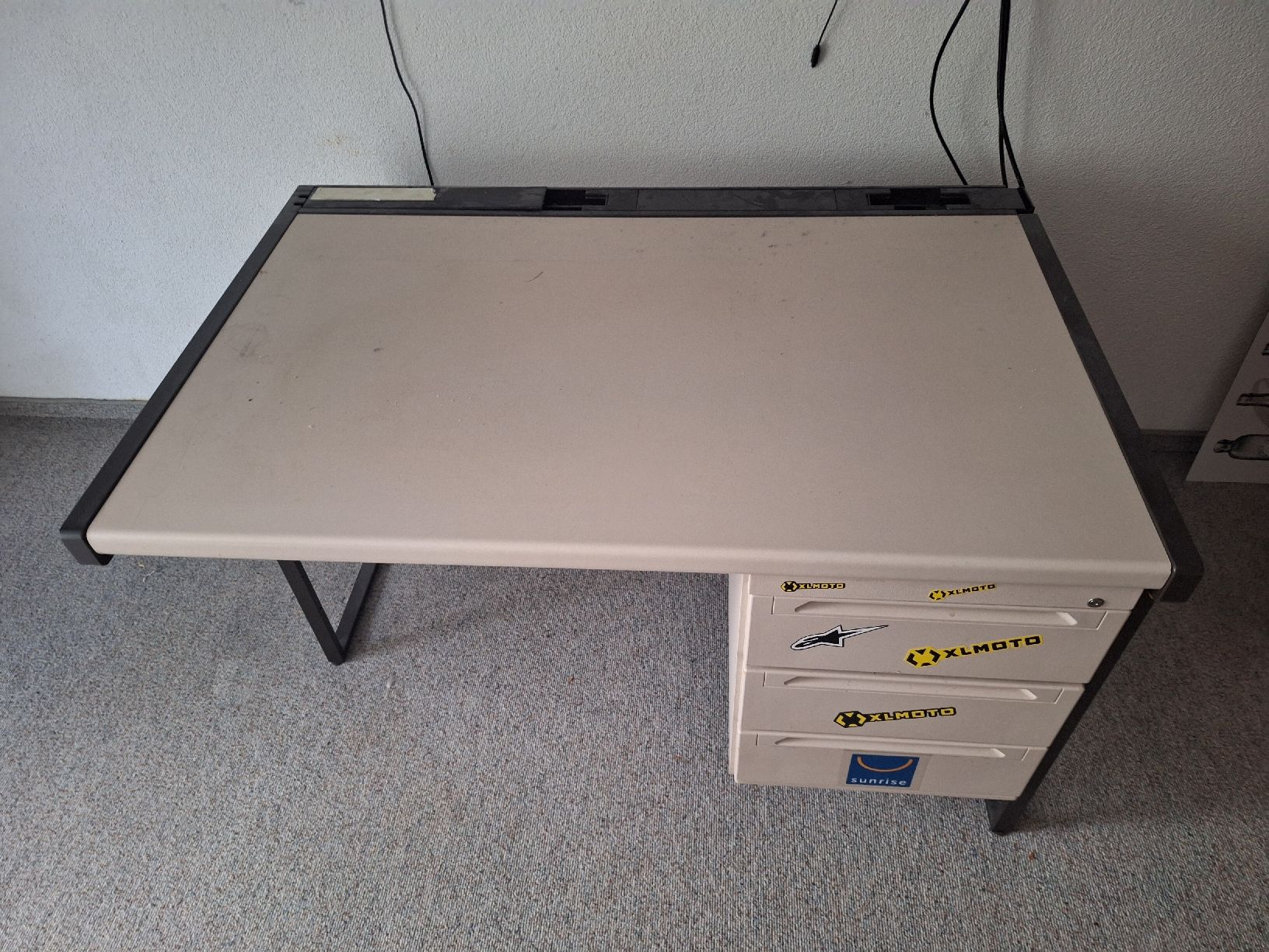 Schreibtische: Schreibtisch mit Schubladen gebraucht – Gebraucht aus Dübendorf von ric_dx6b 2