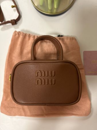 Borsa Miu Miu piccola da donna marrone nuovo
