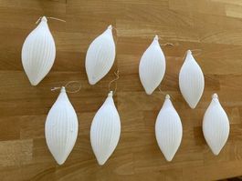 8 schöne weisse Aufhänger