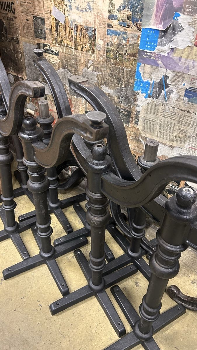 Autres meubles anciens: Tischbeine aus Gusseisen, plus Rundtisch Horgen Glarus – D'occasion à Kriens par mofa.teile.occasion 2