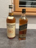 Je 1 Flasche Grand Napoleon a l,orange & Johnnie Walker