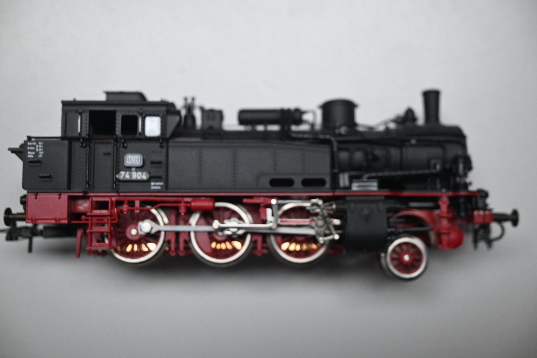 Roco Modellini di ferrovie: 1 Dampflok DB 74 904 HO Roco – Usato da Steffisburg venduto da Charlamov 1