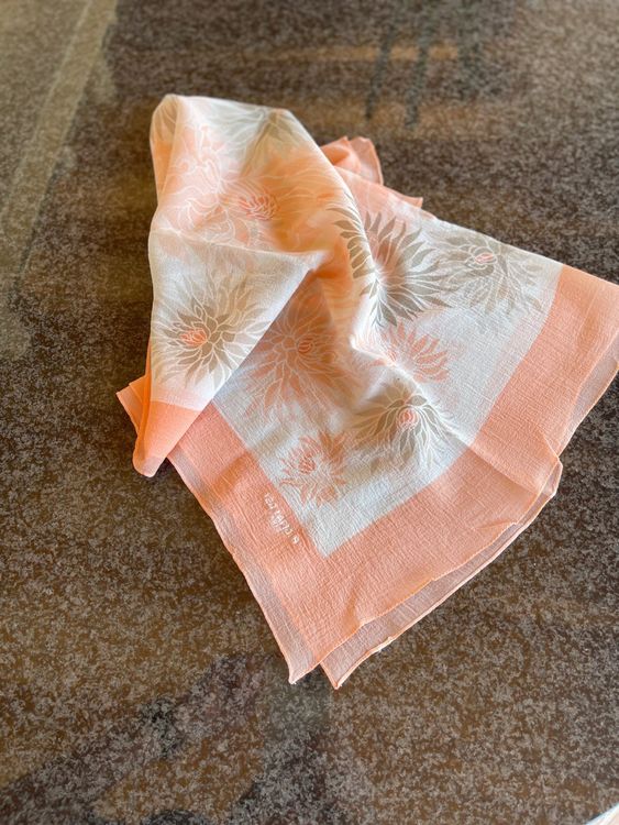 Foulard Ted Lapidus Arabesques Marron/rose/gris Sur Fond Blanc - Polyester, Occasion TBE