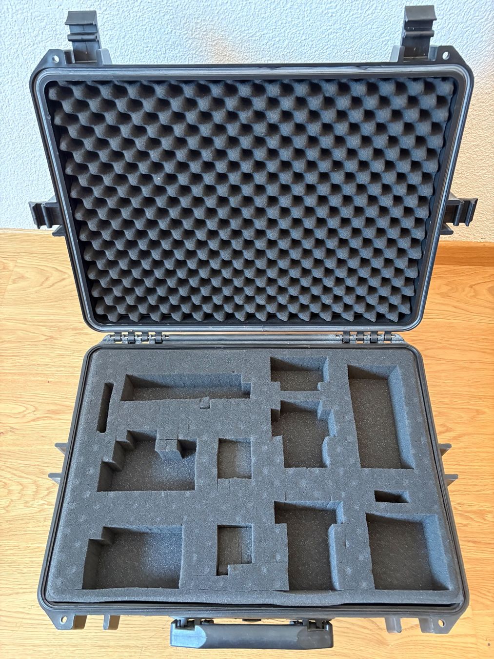 Valigie: Outdoor Schutzkoffer Hartschale – Usato da Rheineck venduto da roh_b2yn 1
