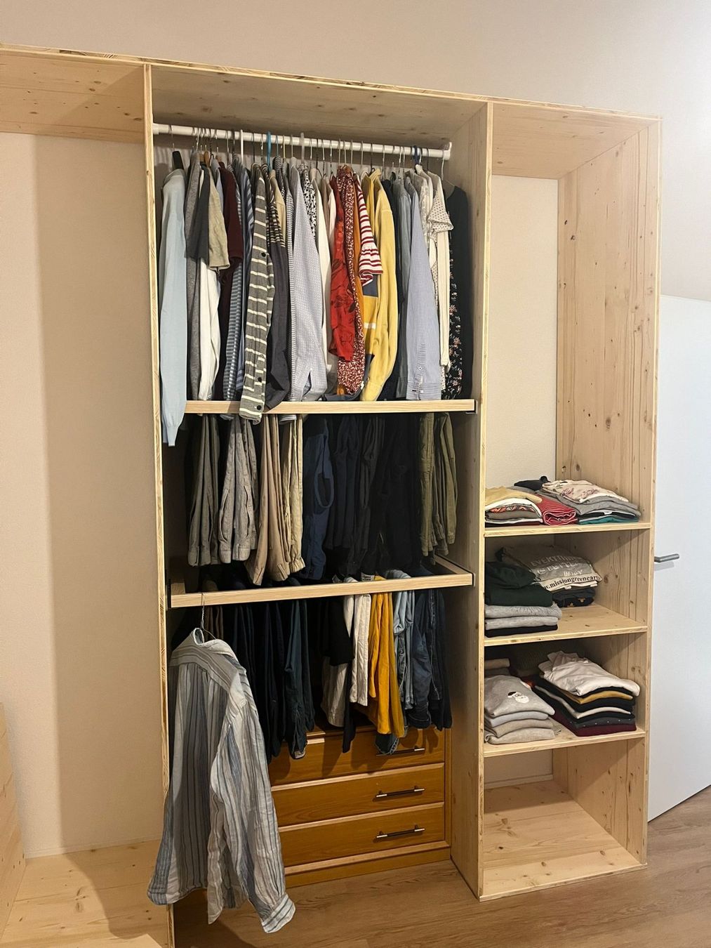 Schränke: Dressing – Gebraucht aus Semsales von leg_h8lk 1
