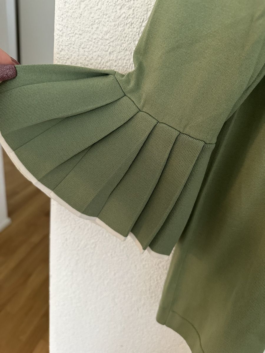 Top: COS Pullover mit Volantärmeln, Grösse S (entspricht M) – Nuovo (secondo la descrizione) da Glattbrugg venduto da SMusic98 1