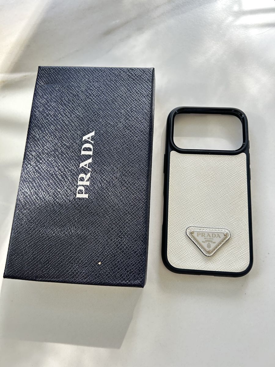 Apple Portables: Prada iPhone 17Pro Case – Neuf (Voir description) à Pfeffingen par Eva_GoVintage