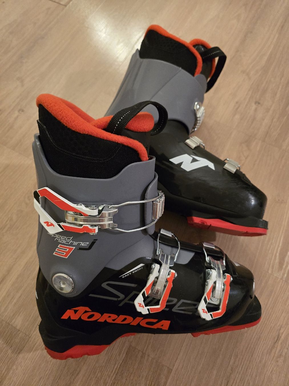 Nordica Scarpe da uomo: chaussure de ski enfant 23.5 – Usato da La Chaux-de-Fonds venduto da Elissa