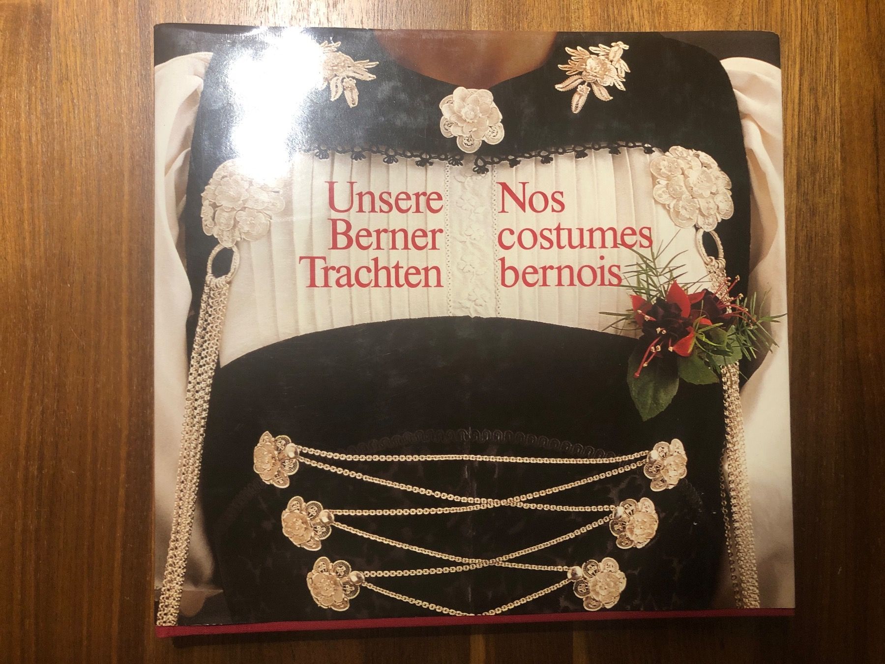 Libri: Unsere Berner Trachten – Usato da Bern venduto da Boox