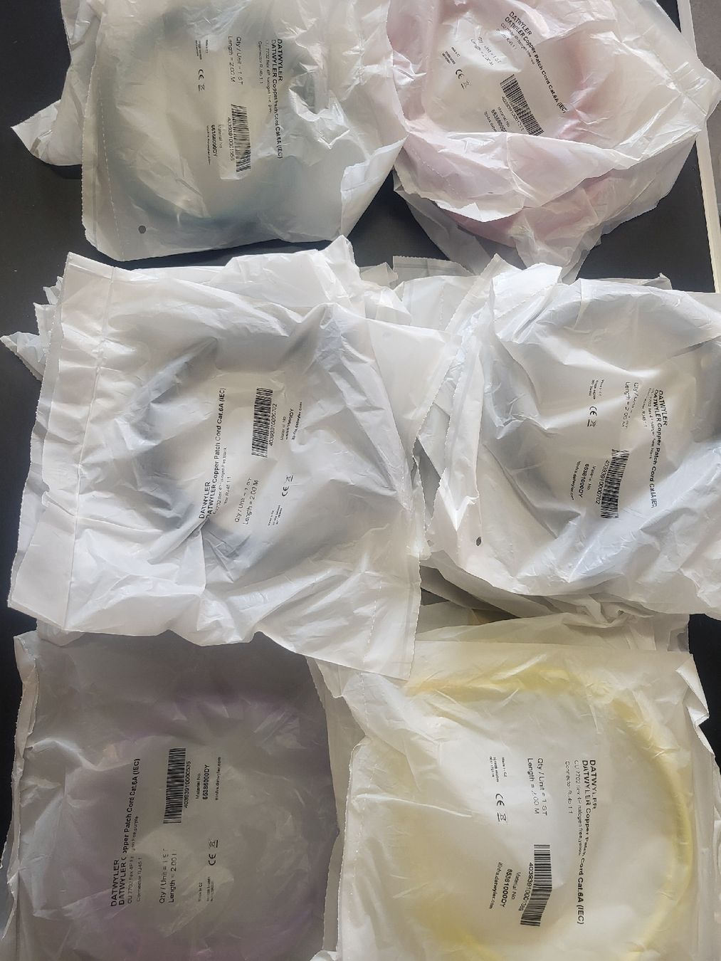 Dätwyler Cavi: 28x Patchkabel Cat.6A, Därwyler, 2m div. Farben – Nuovo e nell'imballaggio originale da Alpnach Dorf venduto da str_jdw2