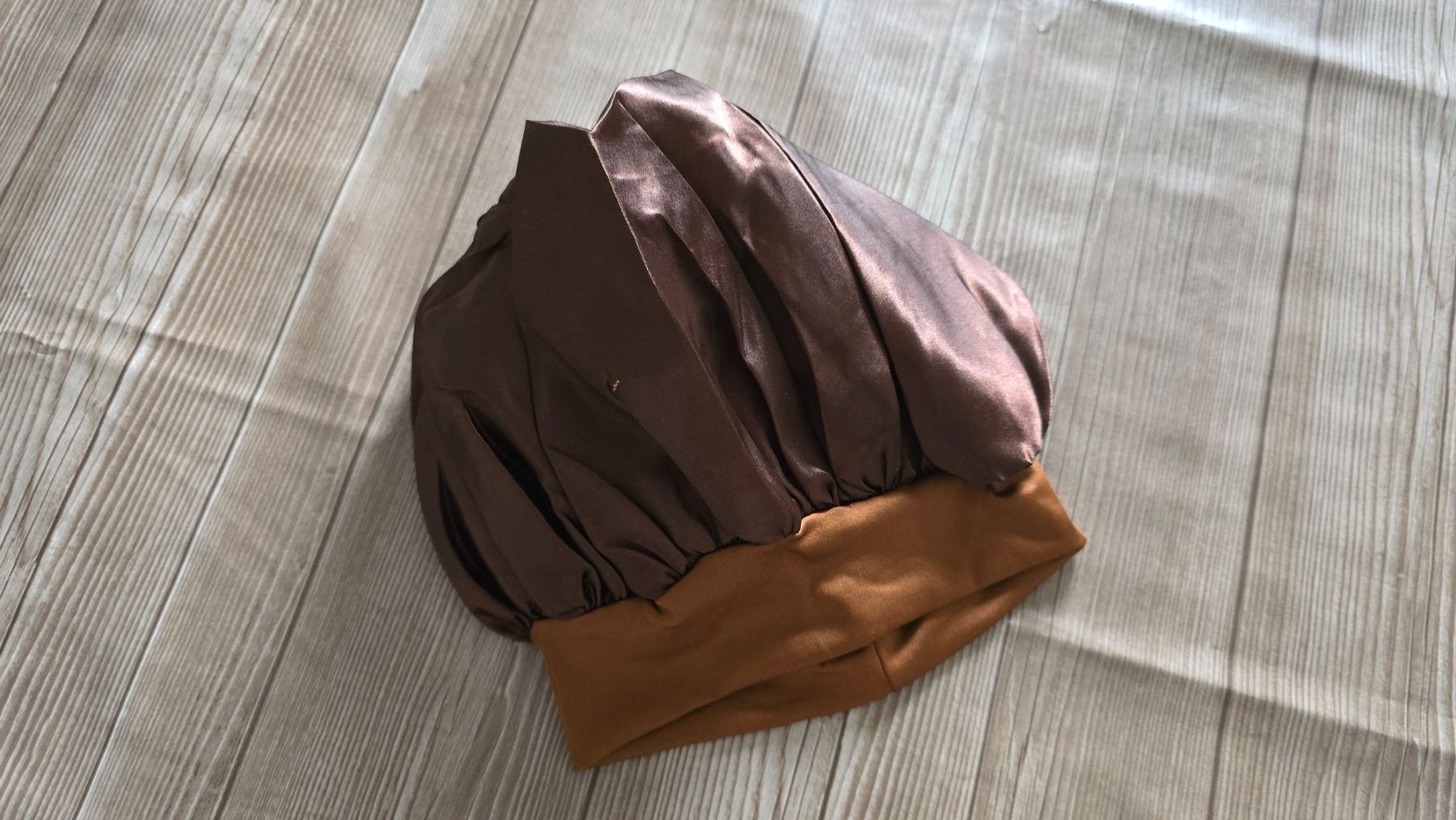 Altro per la cura dei capelli: Satin Schlafhaube // Haarhaube // Bonnet – Nuovo e nell'imballaggio originale da Thalwil venduto da VitaMini 1