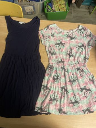 2 süsse Sommerkleider Gr.134/140Top Zustand!
