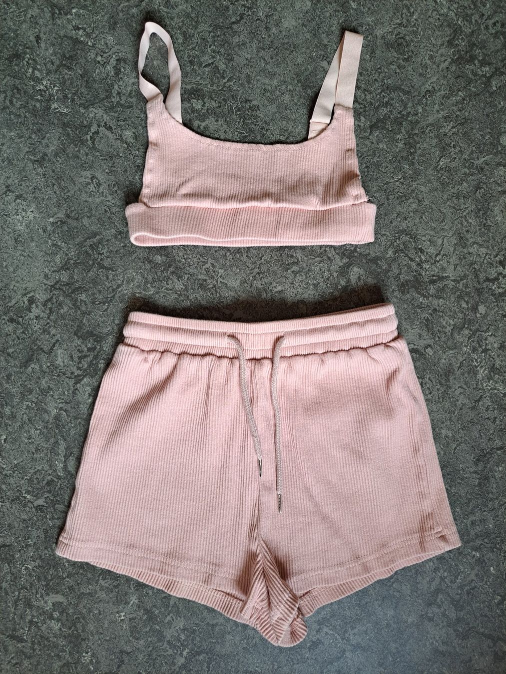Pantalons: Shorts mit Bustier – D'occasion à Oetwil am See par Kuechenzeit
