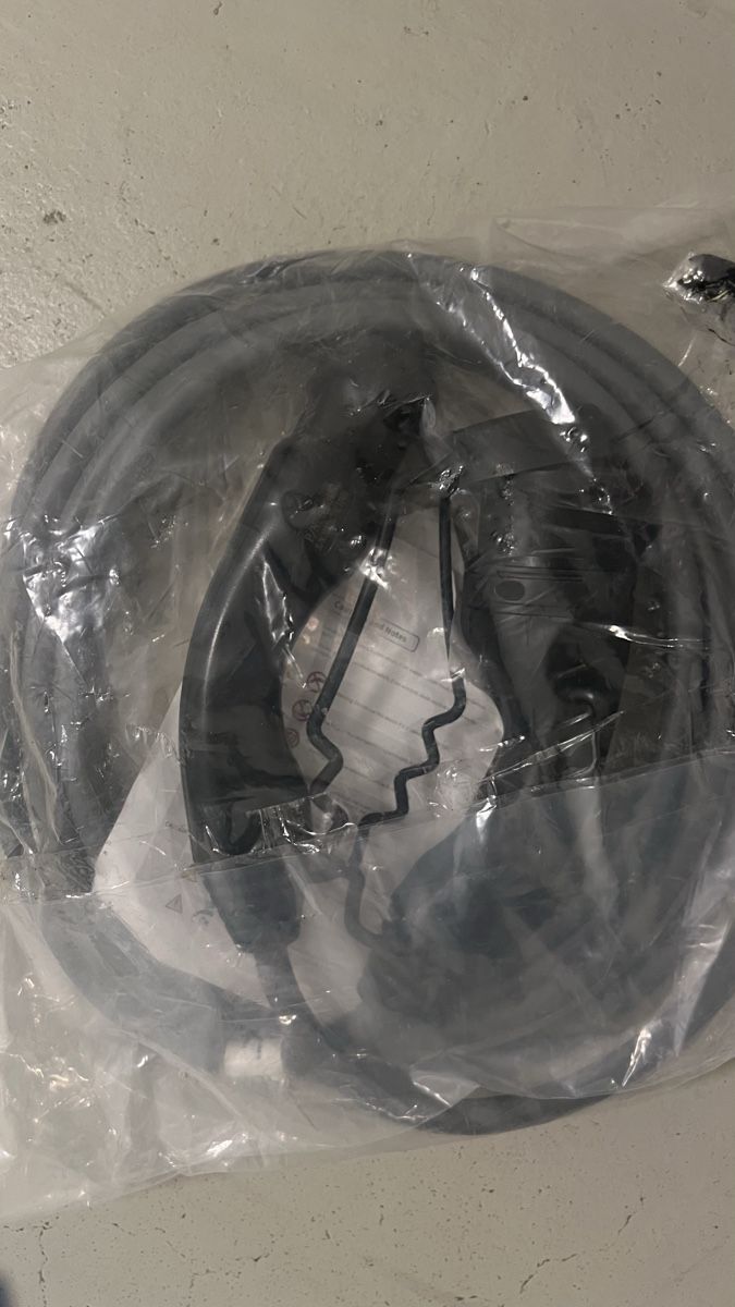 Cavi: Tesla Model 3 Ladekabel – Nuovo e nell'imballaggio originale da Langenthal venduto da Yana.Chaika 4