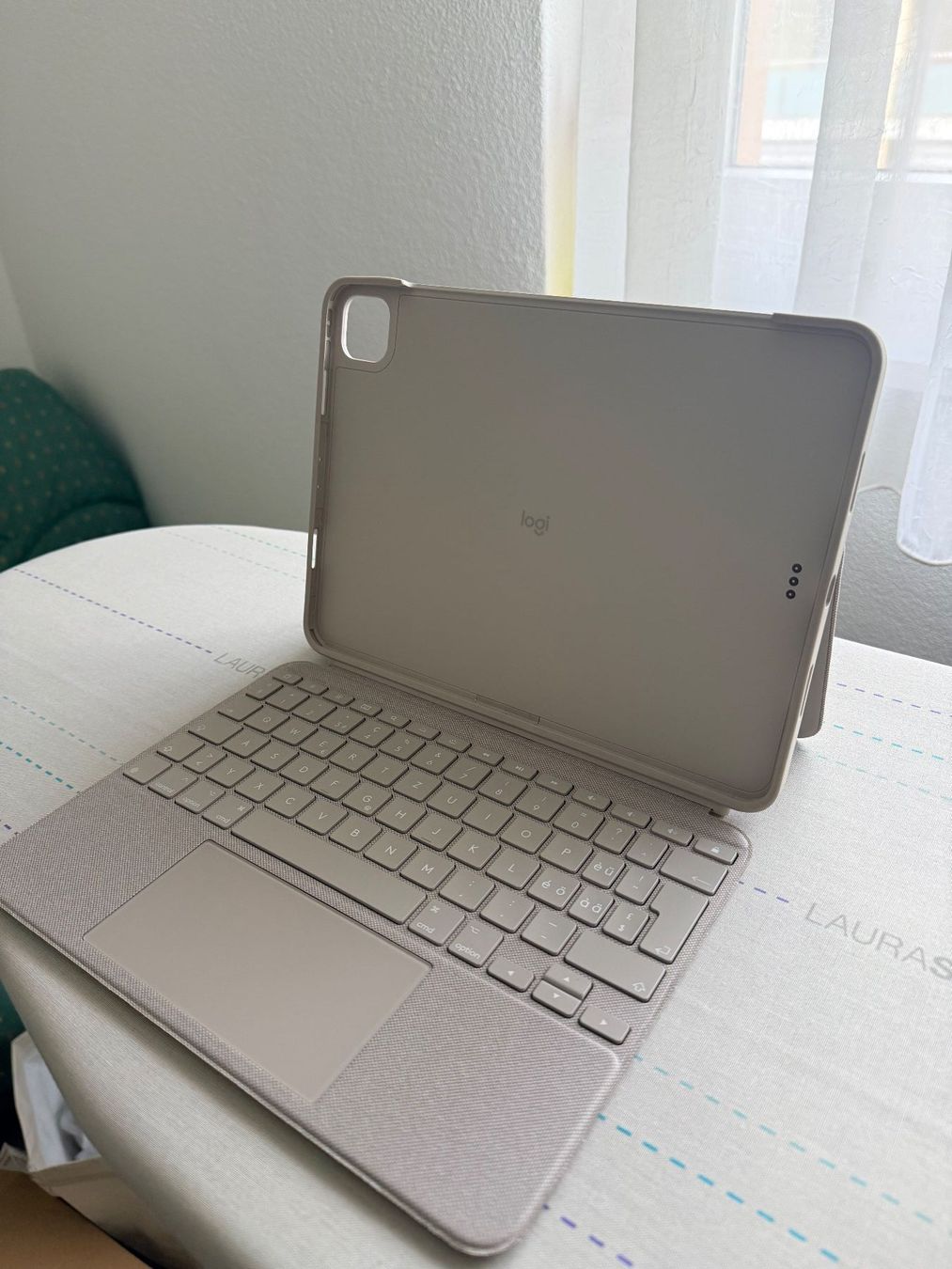 Logitech Tastiere: Logitech Combo Touch iPad Pro 11 + apple pencil – Usato da Giubiasco venduto da nofi85 4