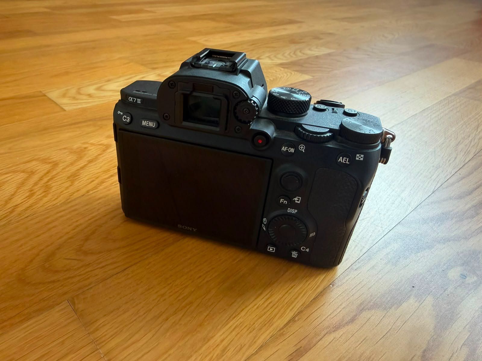 Sony Fotocamera: SONY Alpha A7 iii mit SONY mit Objektiv 85mm 1.8FE – Usato da Wettingen venduto da Sinotrex 1