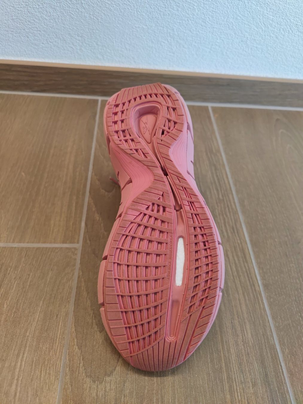 Scarpe da donna: VICTORIA BECKHAM X Reebok – Nuovo (secondo la descrizione) da Wetzikon ZH venduto da masterzopp 5