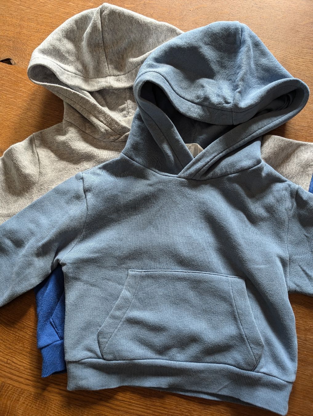H&M Pulls et sweat-shirts: 2 Kapuzen Pullover – D'occasion à Bern par Zorro333 1