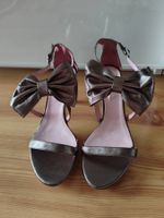 Ledersandaletten goldbraun mit Masche (Adela Gil) 40