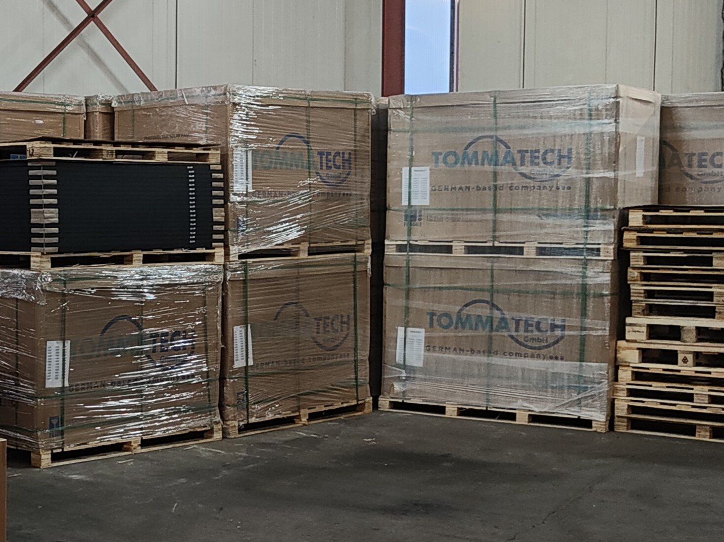 Dispositivi a energia solare: Solar Panel 405Wp Dark Series Tommatech TOPCON MONOKRISTALLI – Nuovo e nell'imballaggio originale da Schöftland venduto da StylhoSwiss 3