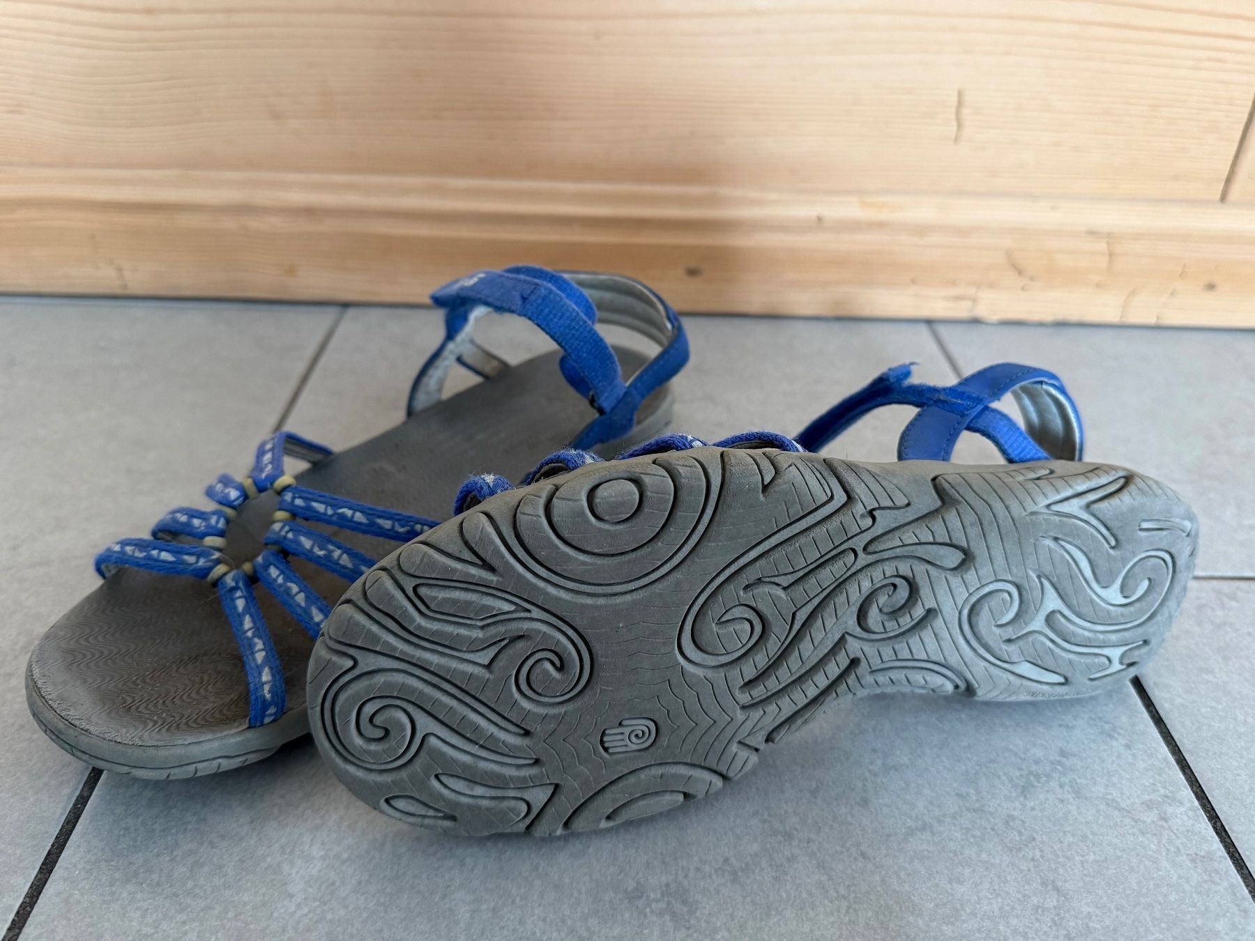 Teva Scarpe per ragazzi: Teva Sandale Grösse 38.5 – Usato da Uttigen venduto da Telemark72 1