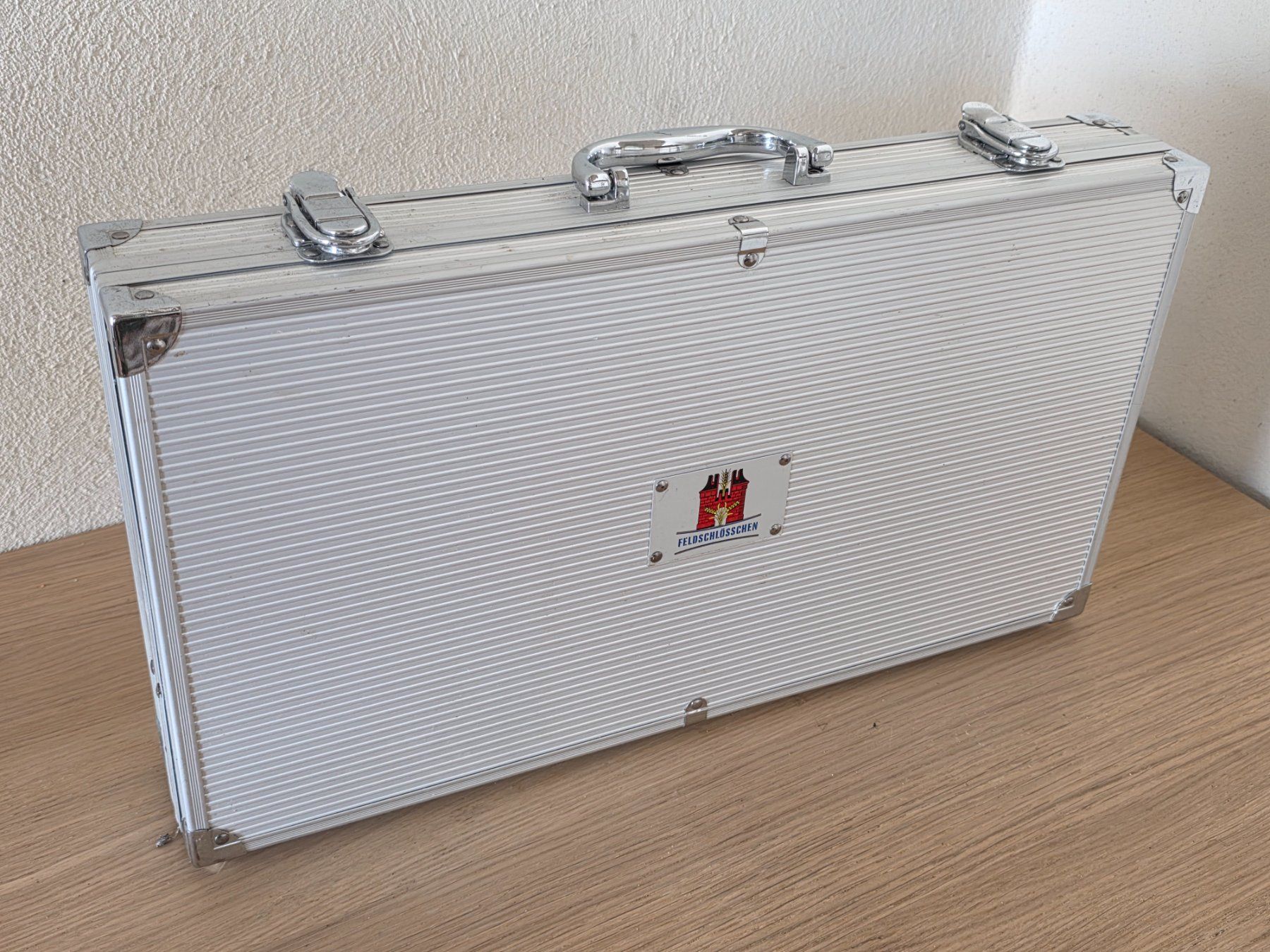 Couverts: Grillbesteck-Set im Koffer von Feldschlösschen – D'occasion à Badäl par RYzeR9980X4D 4