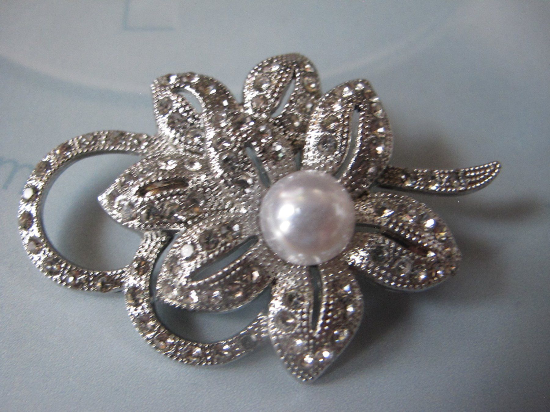 Broches & Aiguilles: Brosche mit Perle und Strass - Exklusiv! – Neuf (Voir description) à Löhningen par Chimae67 1