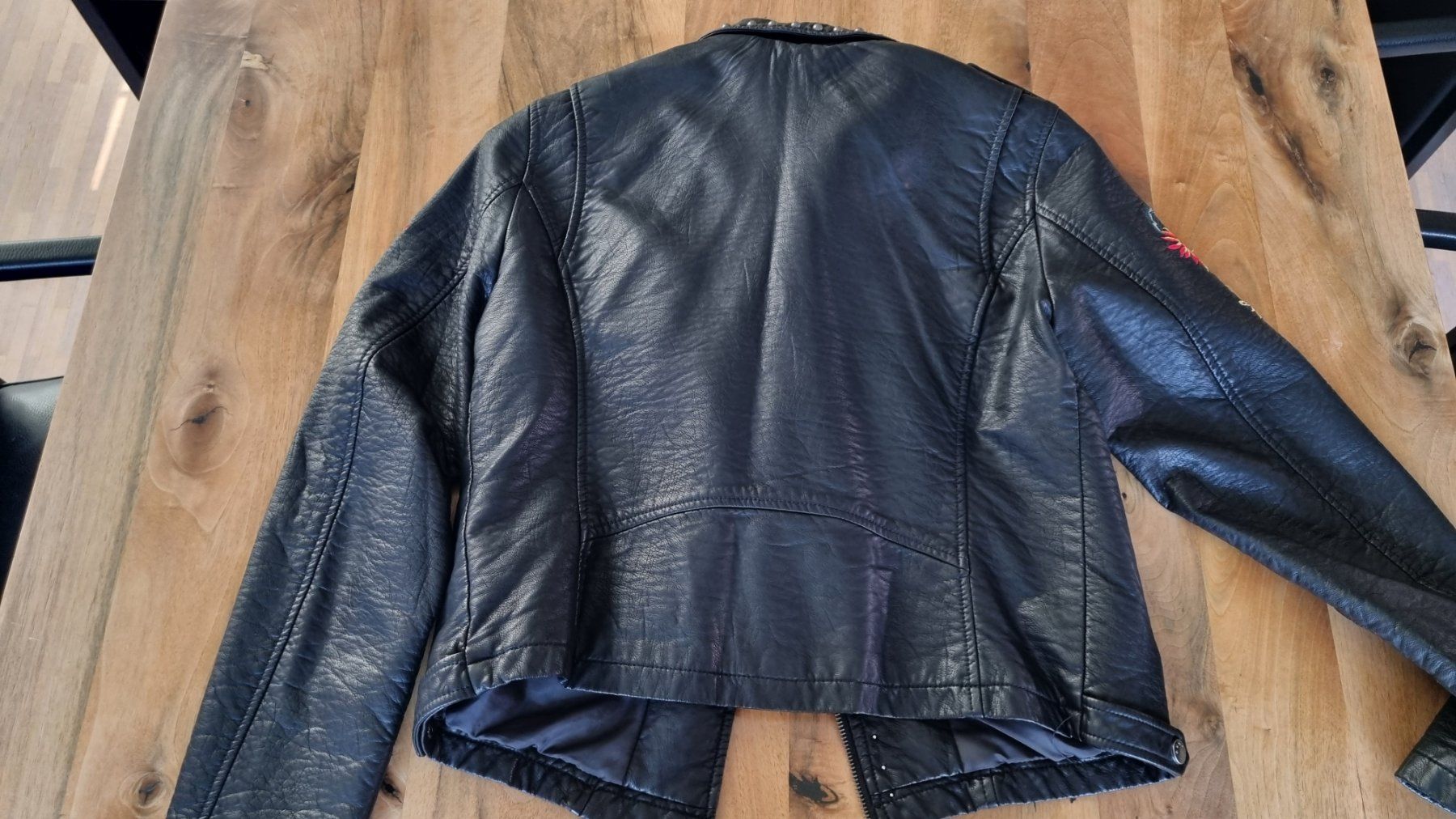 Vestes: Bestickte Kunstlederjacke – D'occasion à Dättlikon par and_67qh 3