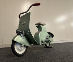 Antike originale Kinder-Tretvespa zu verkaufen