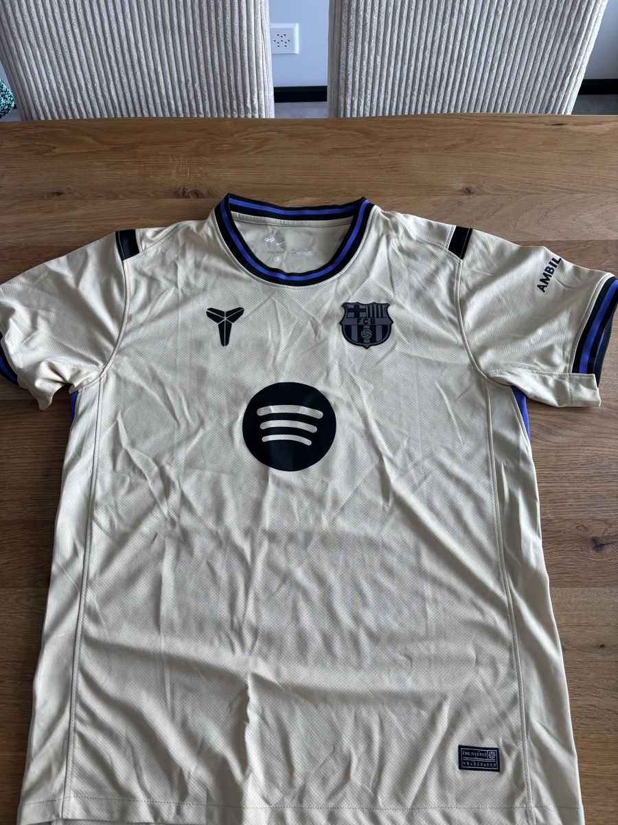 FC Barcelona Canottiere & Pantaloni: Maillot Fc Barcelone – Usato da Pont-de-la-Morge venduto da Julian.Tgr 4