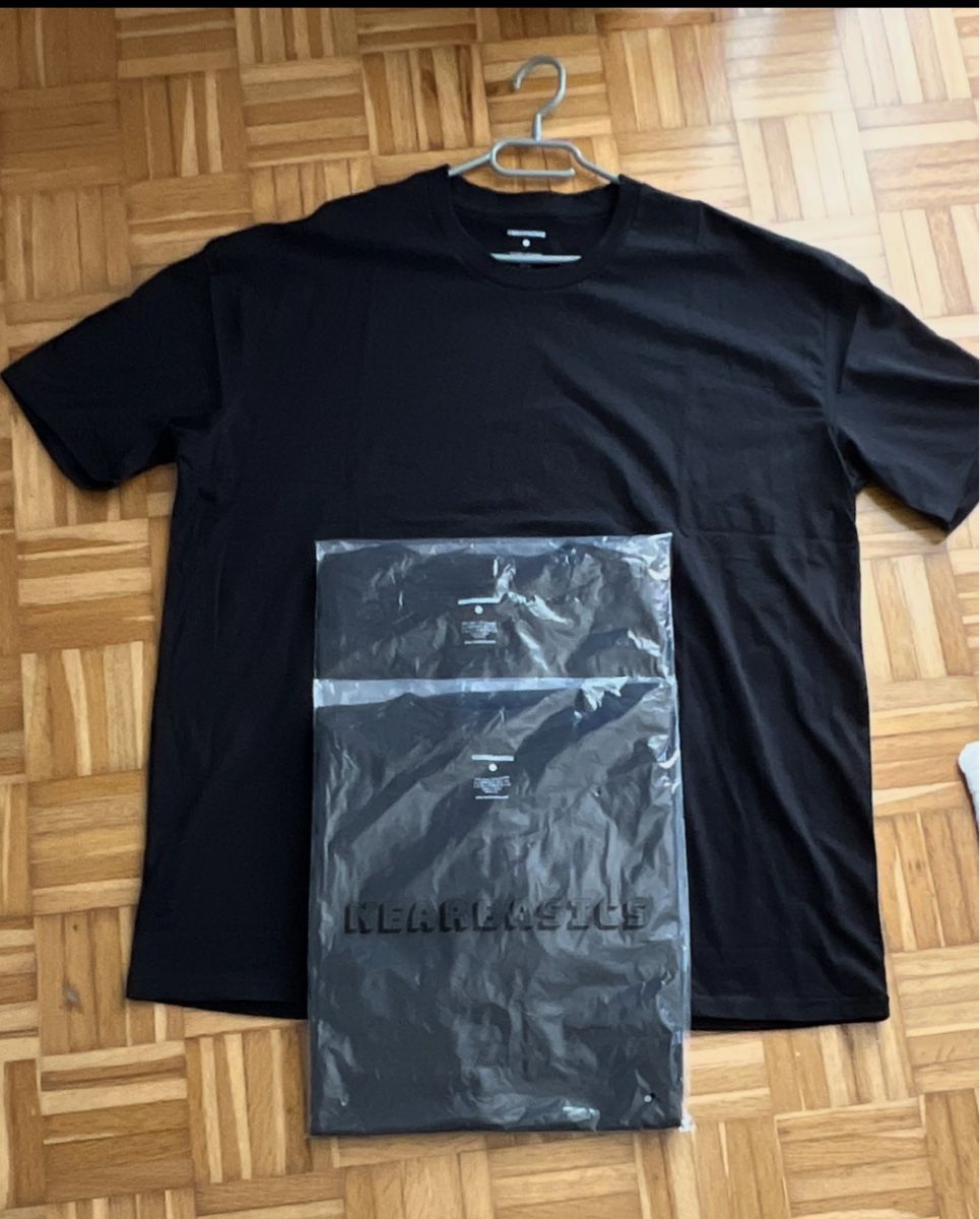 T-Shirts: Schwarzes Basic T-Shirt, Near Basics, Top Zustand! – Neu und originalverpackt aus Siebnen von toshi123 3