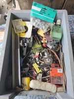 Diverse Elektroteile und Befestigungsmaterial gemischt