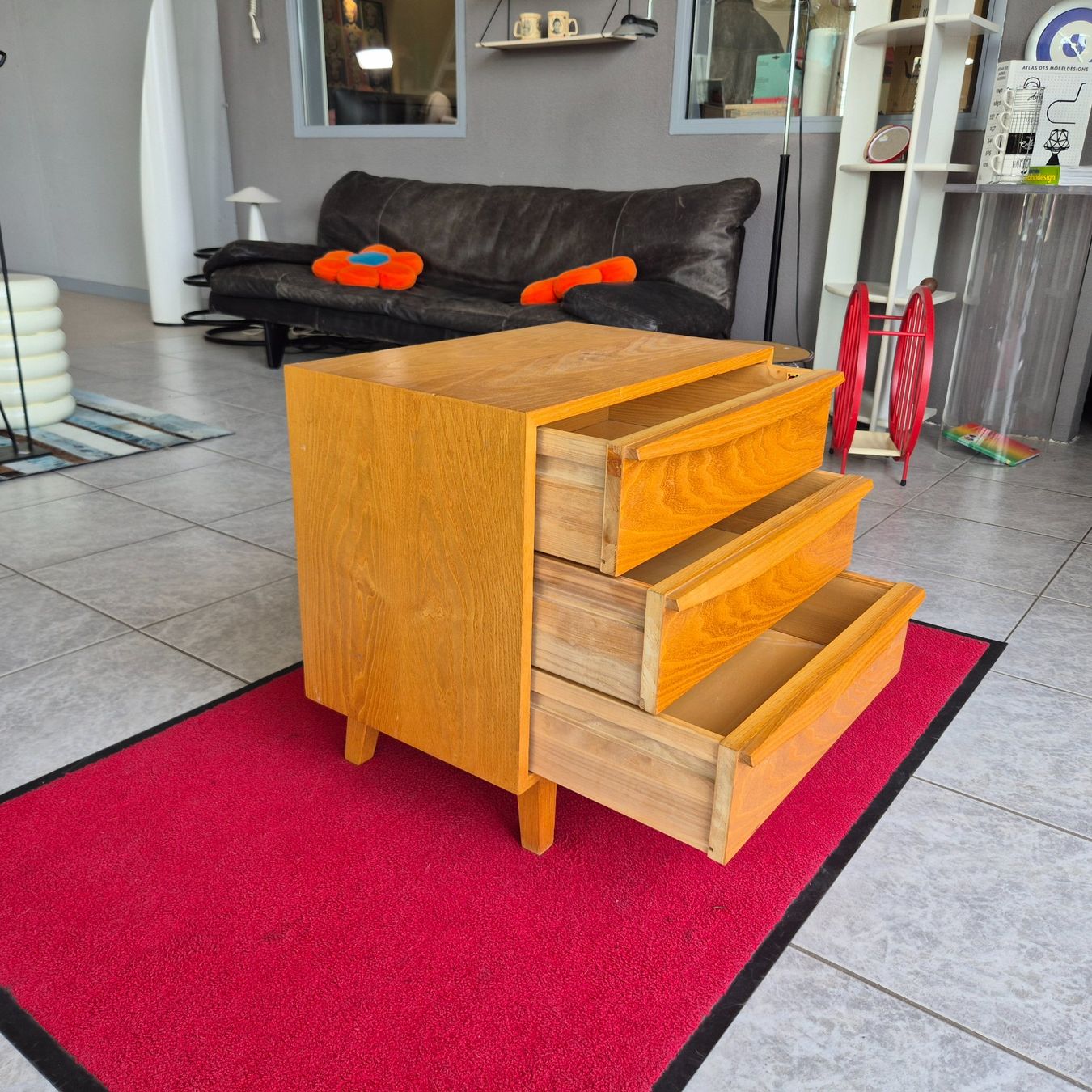 Victoria Möbel Tables de nuit: Victoria Möbel Night-Stand Nachttisch Schubladenkommode – D'occasion à Nottwil par Wondewa-Shop 9