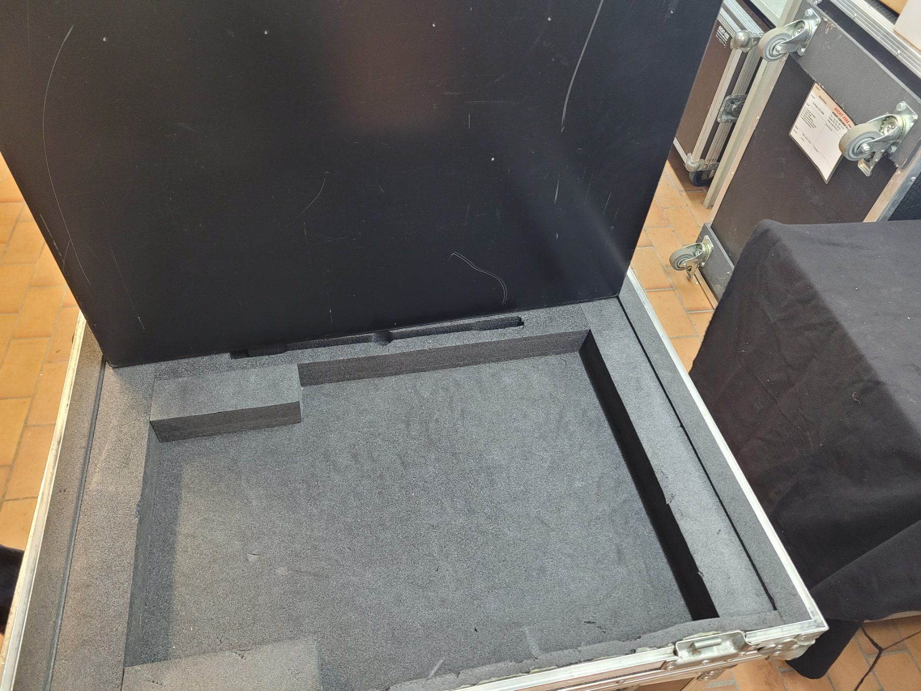 Mischpulte: Avolites Pearl 2004 Licht Mischpult inklusive Case – Gebraucht aus Vitznau von Night-Fire 9