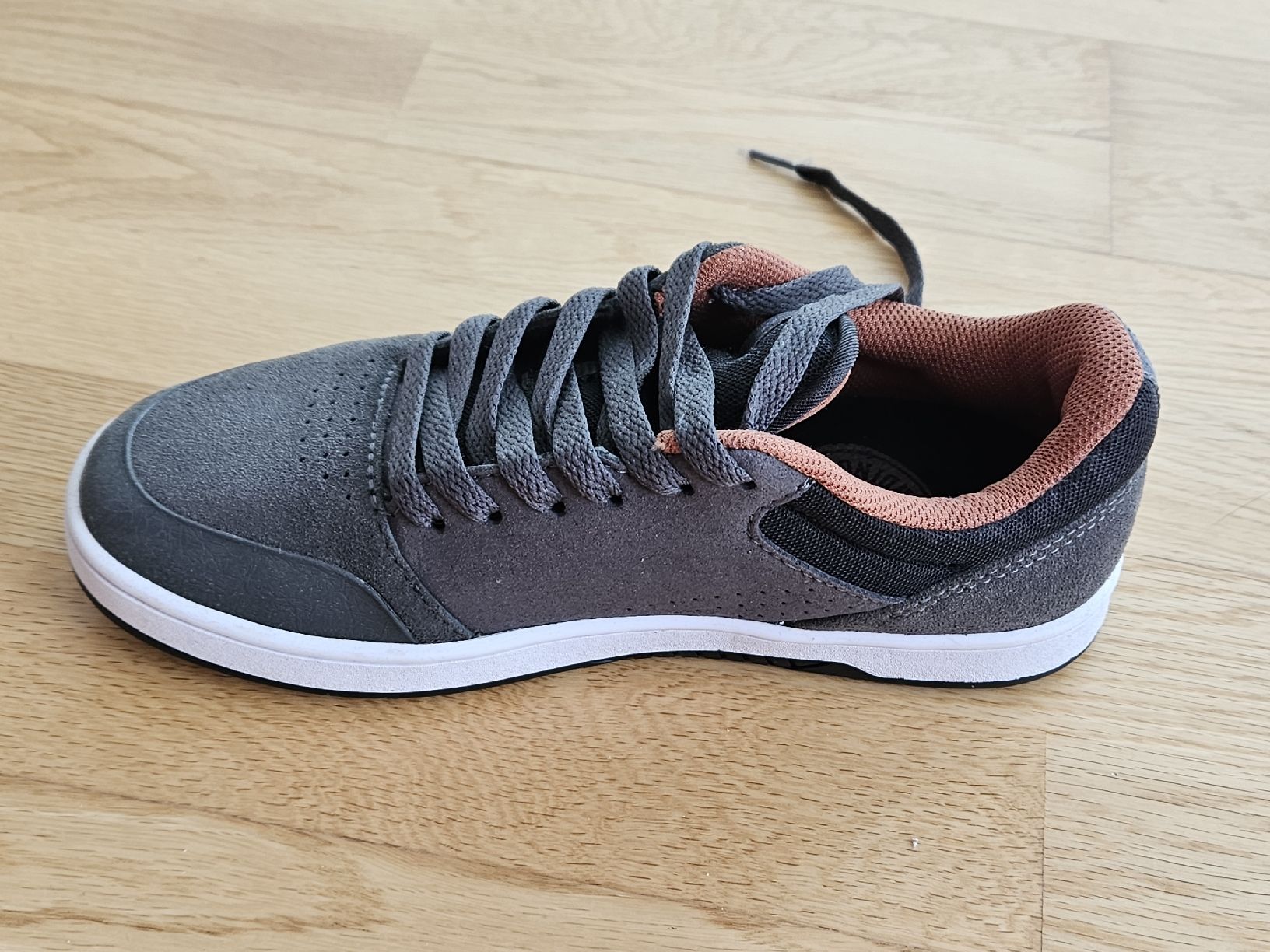Etnies Scarpe da uomo: Etnies Schuhe Grösse 36 – Usato da Bern venduto da Sabulise 2